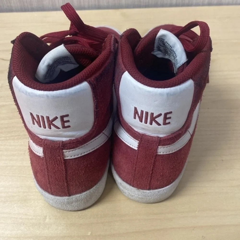 Nike wine Blazer Mid Premium Suede 77’ Red sneakers youth kids‎ size 6